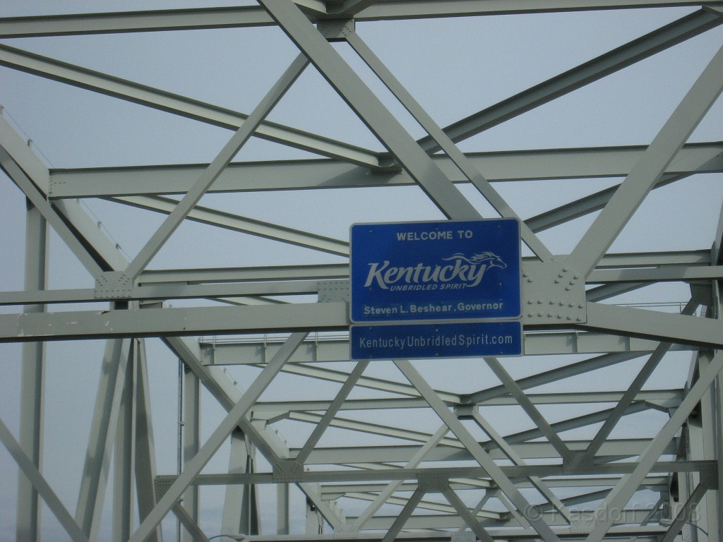 Flying Pig 2009 0250.jpg - Crossed back and forth from Ohio to Kentucky quite a bit since the hotel was in Covington Kentucky and the race in Cincinnati Ohio.
